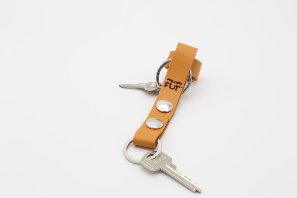 attache porte cles cuir vachette jaune safran fut' qr code (1)