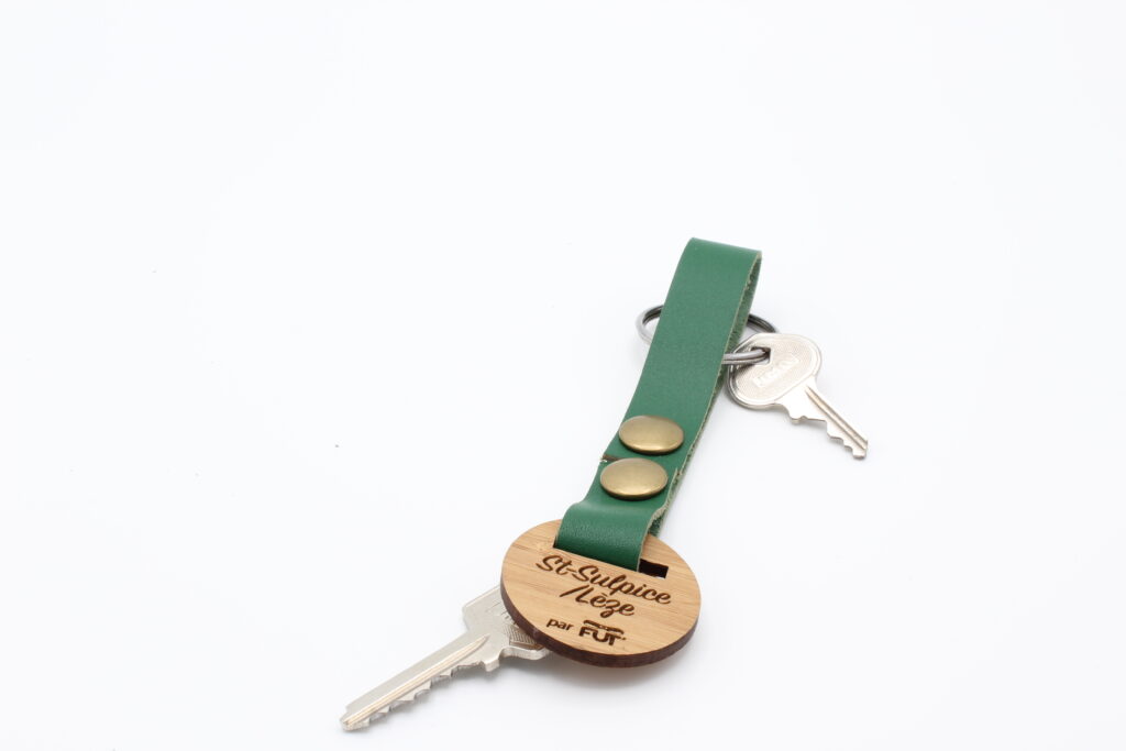 attache porte cles cuir vachette saint sulpice vert (1)