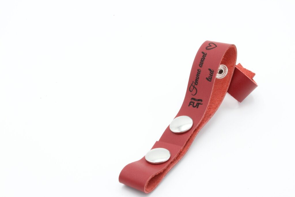 attache porteclefs fut' cuir vachette femme avant tout rouge