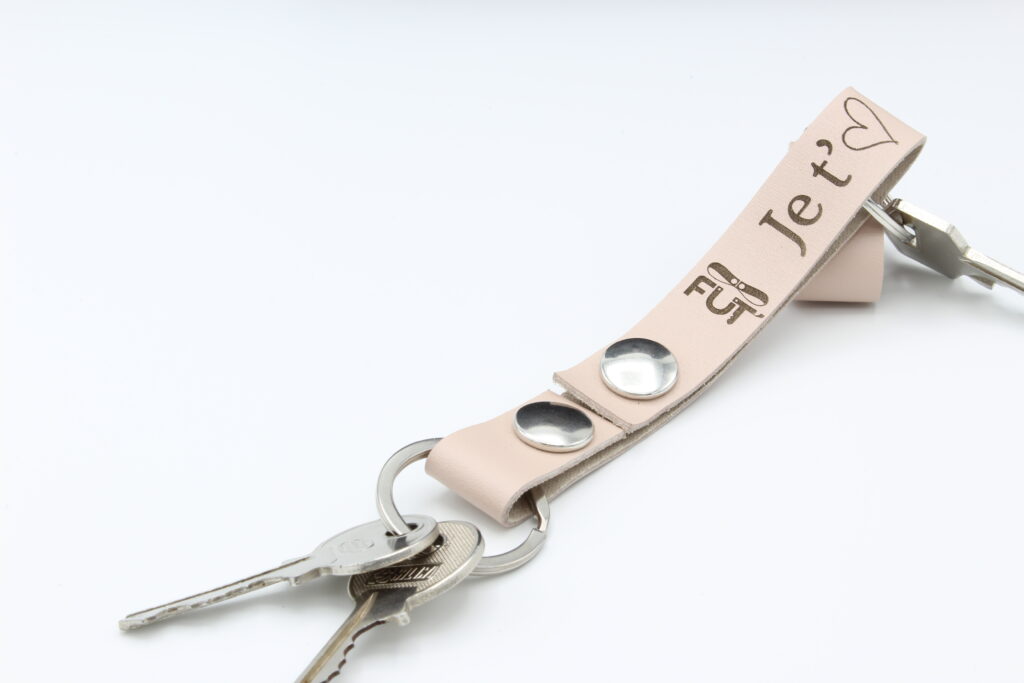 attaches porte cles cuir vachette beige je t'aime (1)
