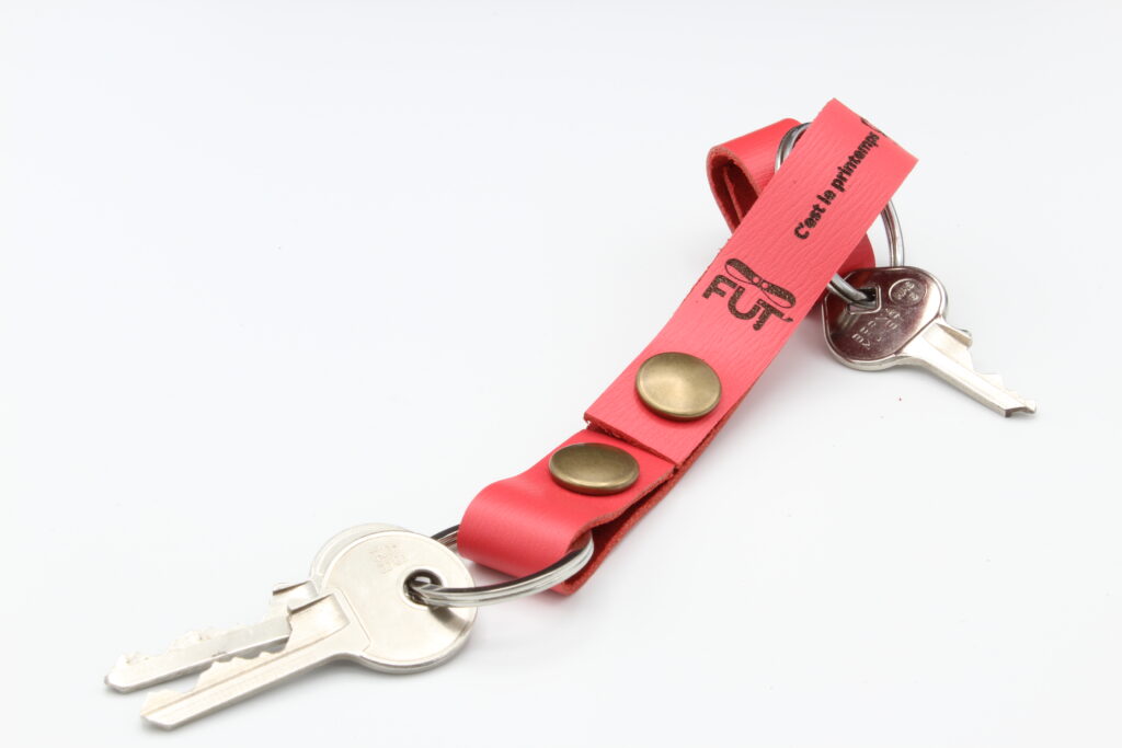 attaches porte cles cuir vachette fushia c'est le printemps (2)