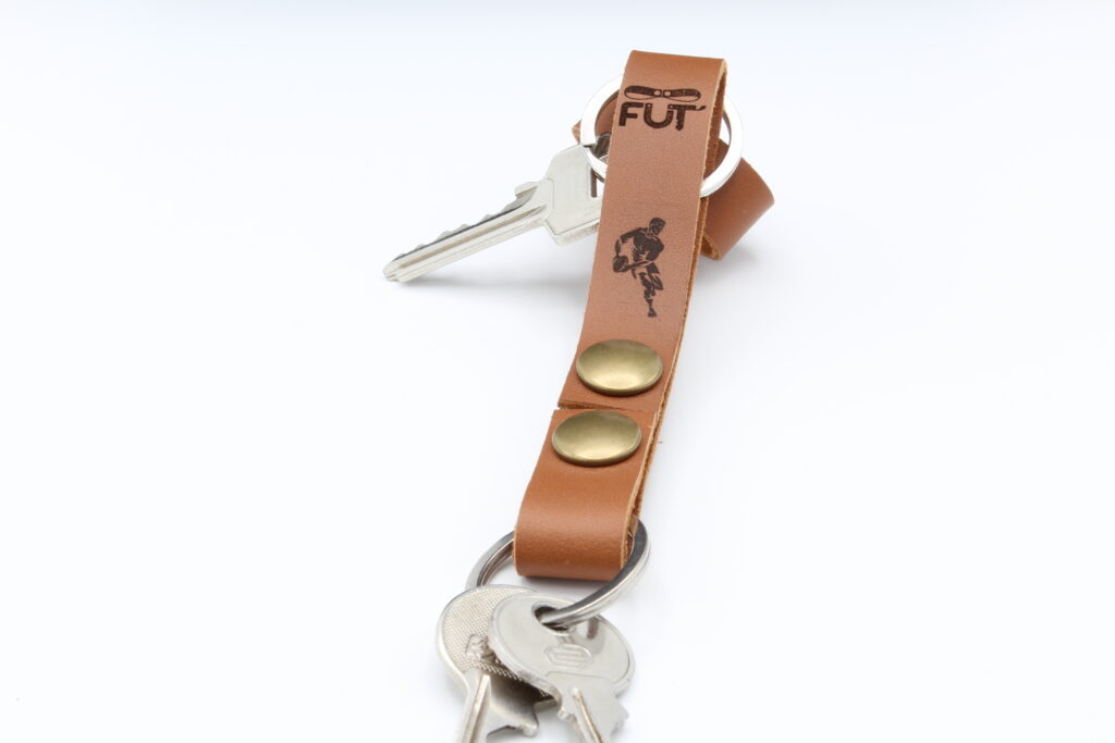 attaches porte cles cuir vachette marron rugbyman (1)