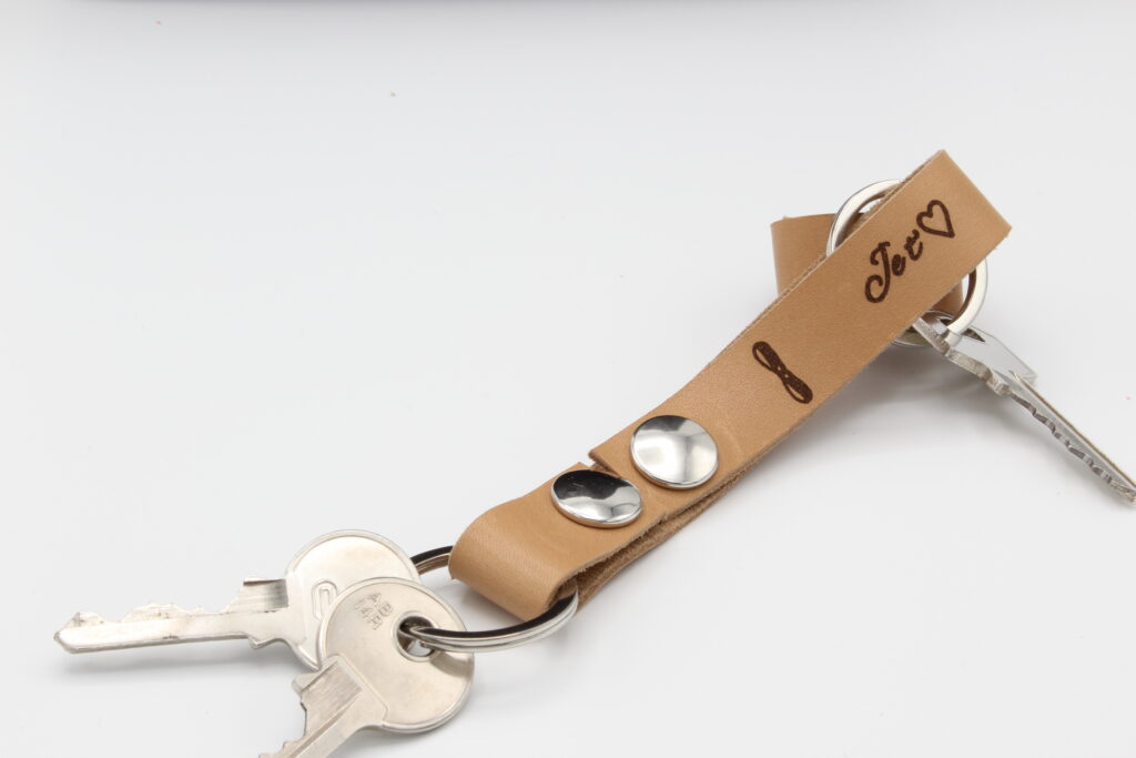 attaches porte cles cuir vachette miel je t'aime (1)