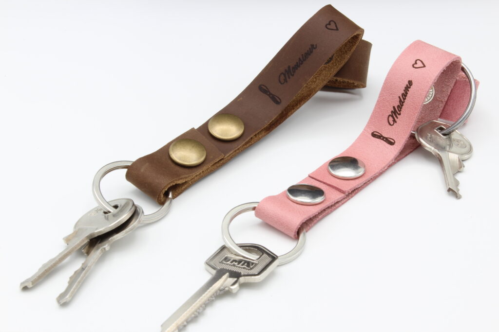 attaches porte cles cuir vachette monsieur madame (1)