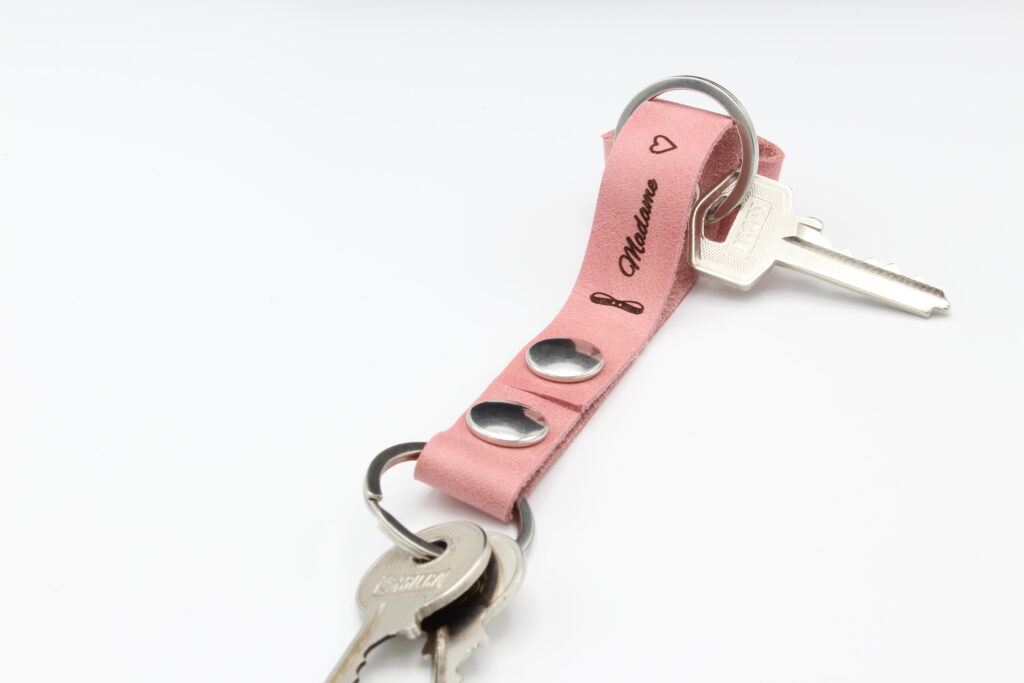 attaches porte cles cuir vachette rose madame (3)