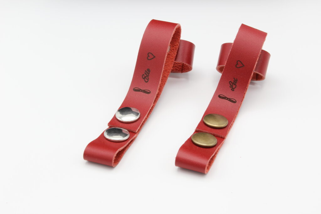 attaches porte cles cuir vachette rouge elle lui