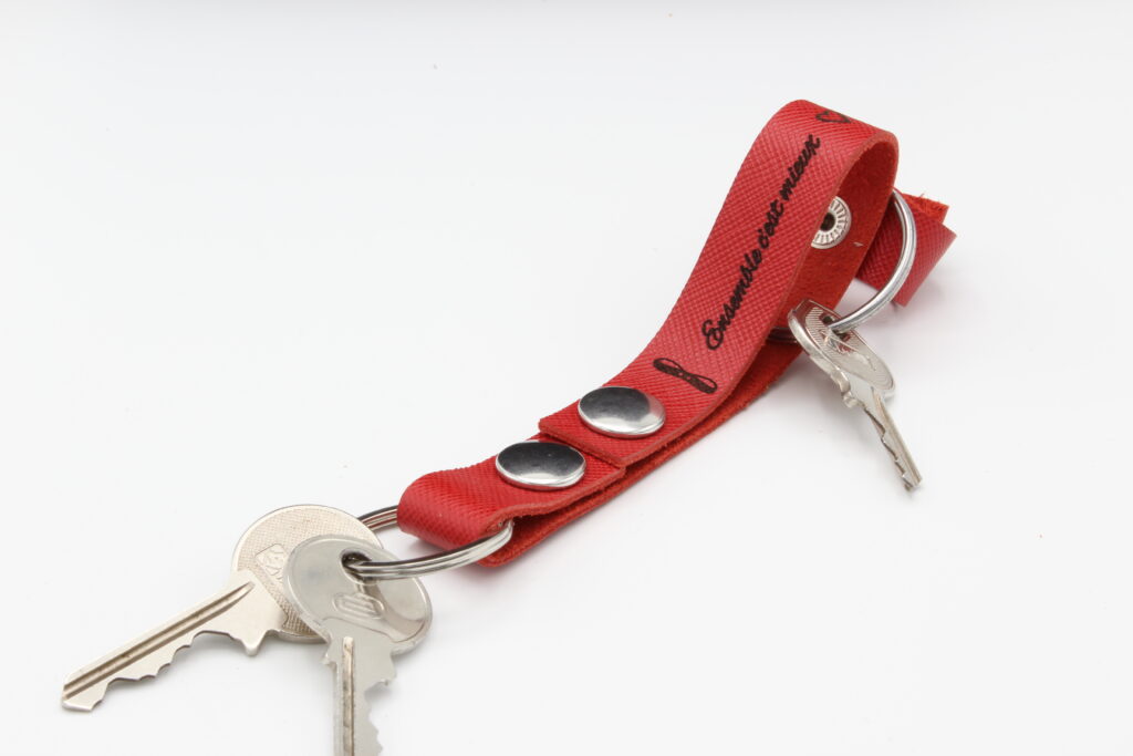 attaches porte cles cuir vachette rouge ensemble c'est mieux (1)