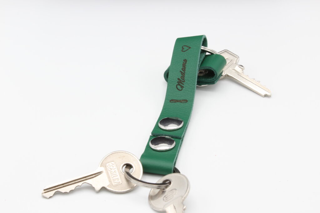 attaches porte cles cuir vachette vert madame (1)