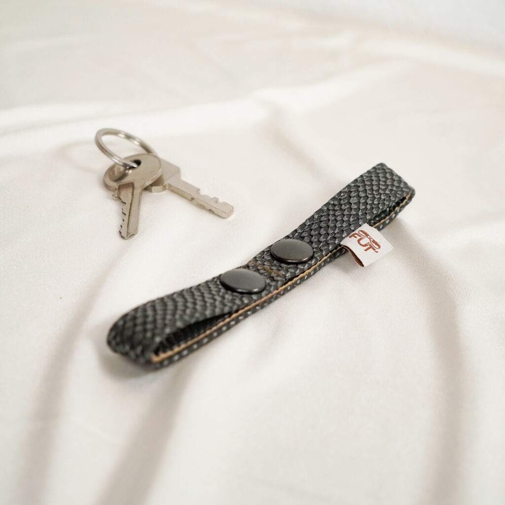 écaille gris