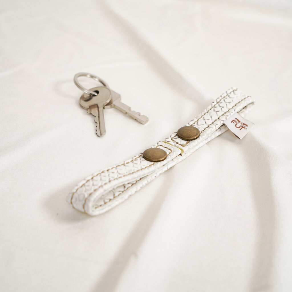 fut' simili cuir écaille blanc