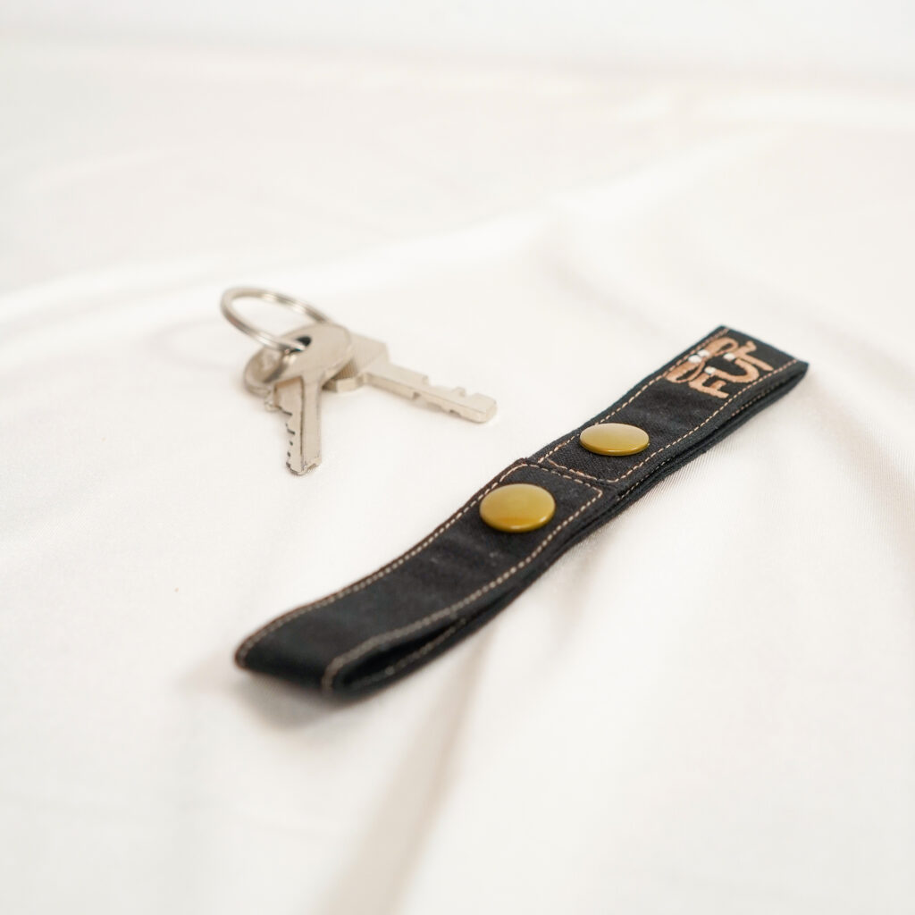 fut' simili tissu noir